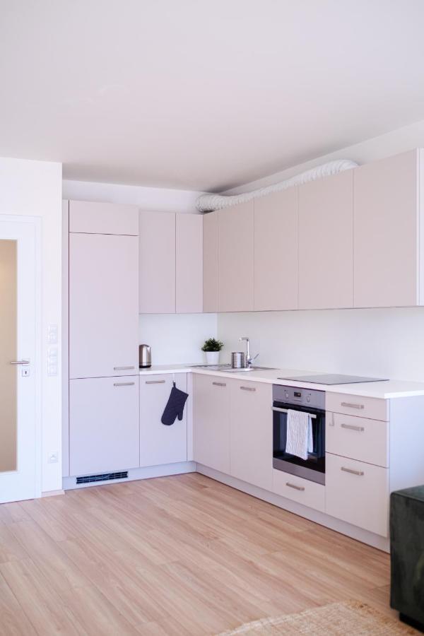 Newly Built Apartment In Vibrant Neighbourhood Praha Exteriér fotografie