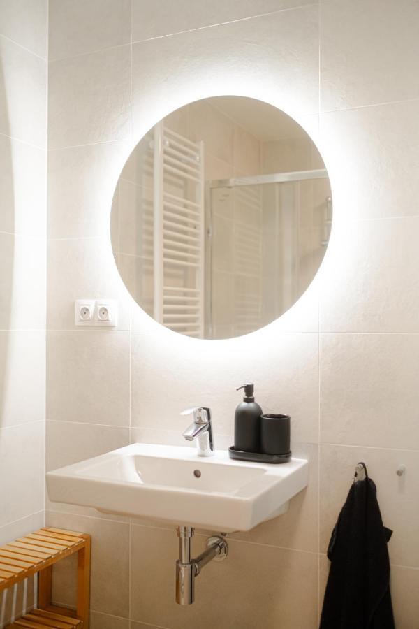 Newly Built Apartment In Vibrant Neighbourhood Praha Exteriér fotografie